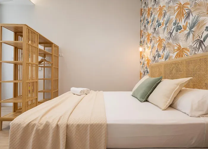 Florit Flats - The Trafalgar Apartment II